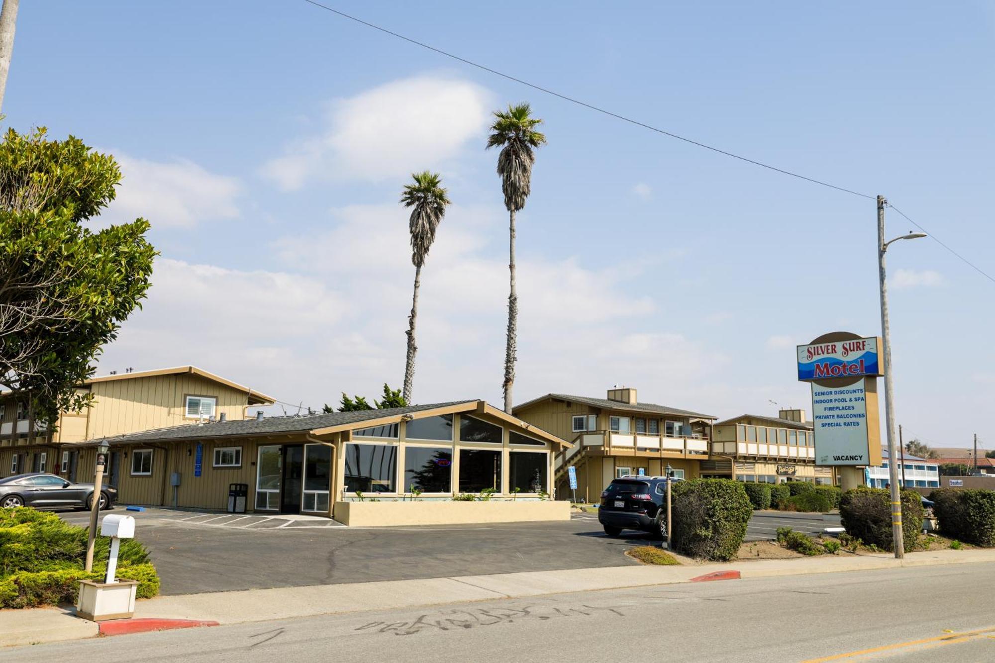 Silver Surf Motel San Simeon Exteriör bild
