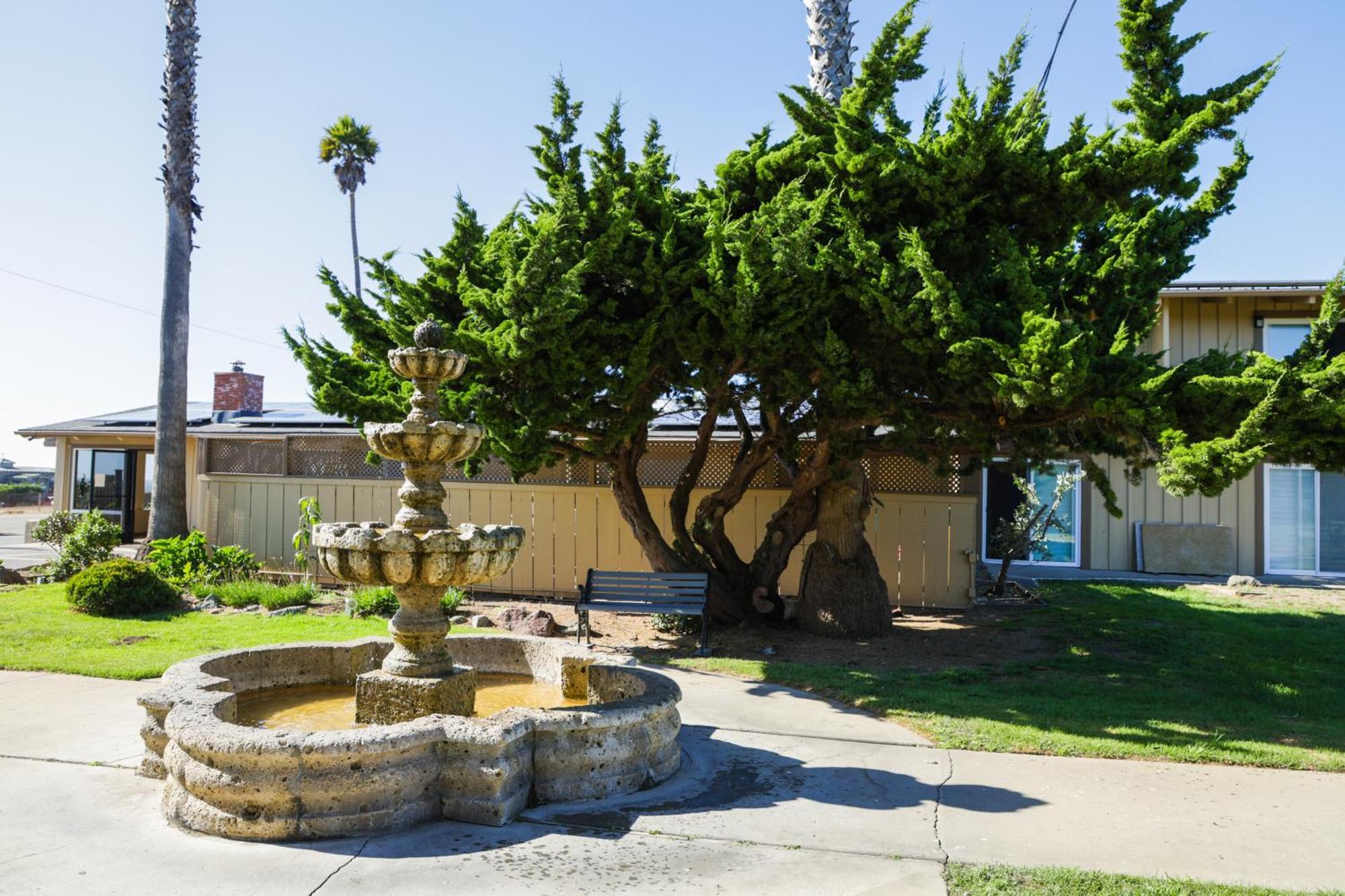 Silver Surf Motel San Simeon Exteriör bild
